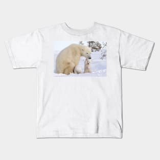 Mother polar bear & her two cubs Kids T-Shirt